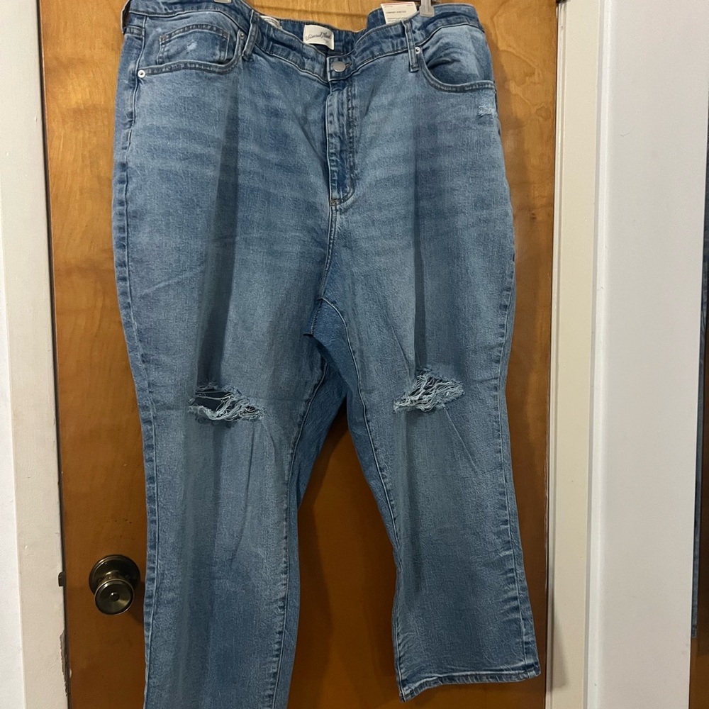 Fitted hip and thigh, slim leg comfort stretch